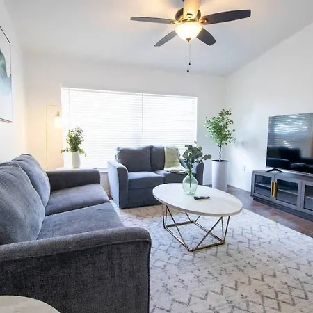 Entire Modern Home In Dade City